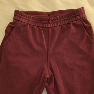 Lululemon Softstreme High-Rise Pant
Regular Size 8